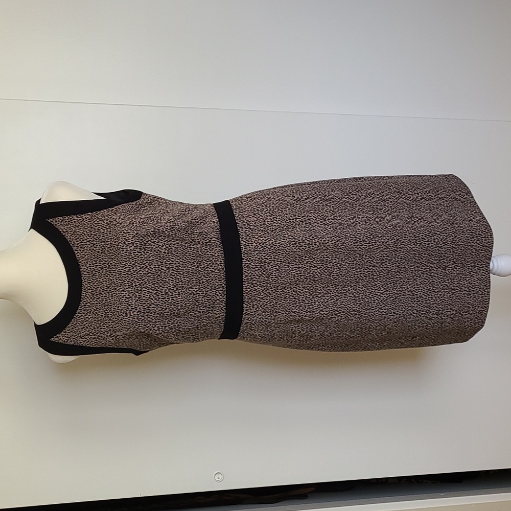 Tahari size 6 animal print dress